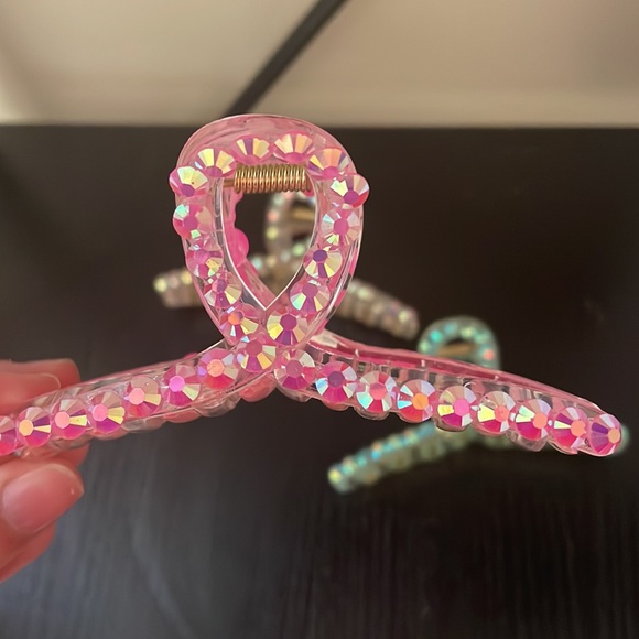 •𝙷𝙰𝙸𝚁 𝙲𝙻𝙰𝚆 𝙲𝙻𝙸𝙿𝚂 - Picture 3 of 7